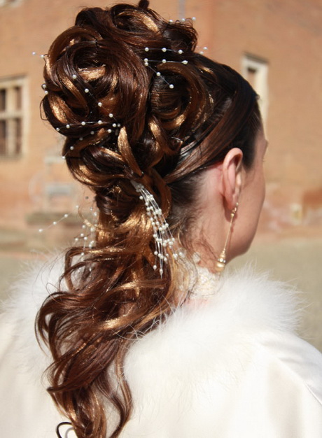 Coiffure mariage cheveux boucles coiffure-mariage-cheveux-boucles-06-9 