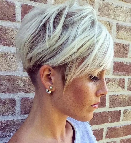 Coupe cheveux court femme tendance 2018 coupe-cheveux-court-femme-tendance-2018-05_11 