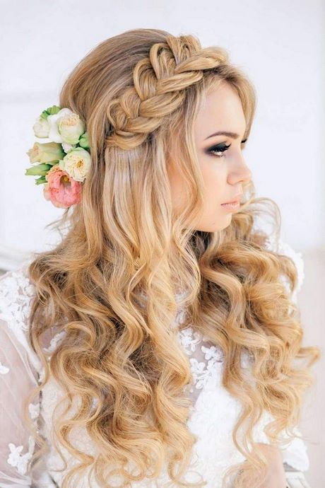 Coiffure mariage cheveux bouclés longs coiffure-mariage-cheveux-boucles-longs-42_5 