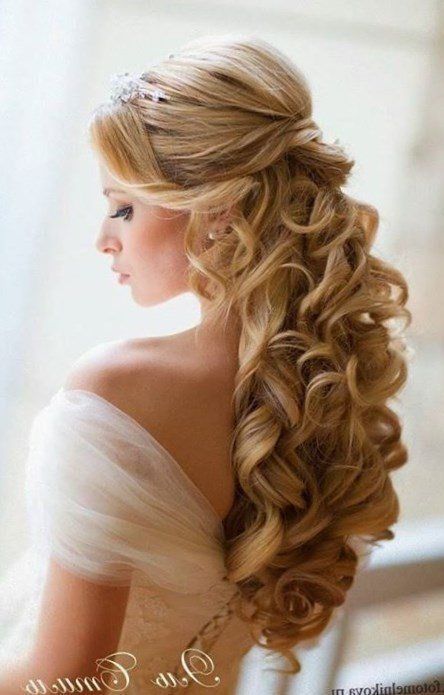 Coiffure mariage cheveux long 2021 coiffure-mariage-cheveux-long-2021-30_10 