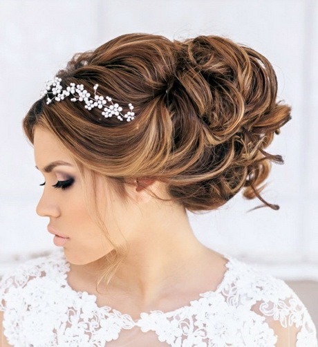 Chignon cheveux frisés mariage chignon-cheveux-friss-mariage-74_4 