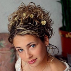 Coiffure mariée cheveux frisés coiffure-marie-cheveux-friss-49_15 