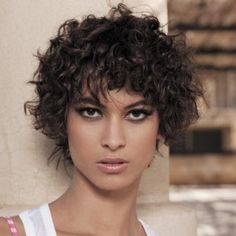 Modele coupe courte cheveux frises modele-coupe-courte-cheveux-frises-39_6 