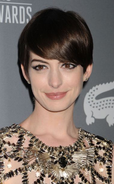 Anne hathaway coupe courte anne-hathaway-coupe-courte-48_17 