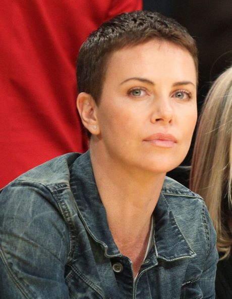 Charlize theron cheveux courts charlize-theron-cheveux-courts-40_6 