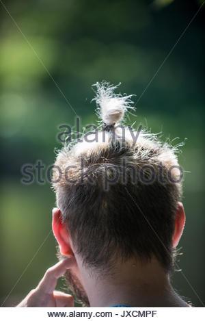 Cheveux attachés homme cheveux-attaches-homme-03_5 