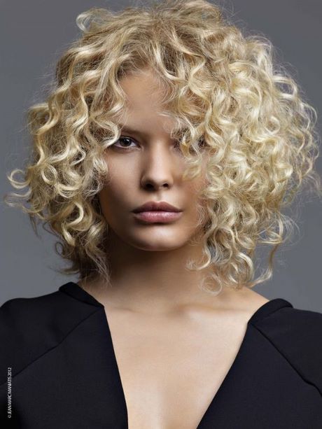 Coupe de cheveux frisés femme 50 ans coupe-de-cheveux-frises-femme-50-ans-42_16 