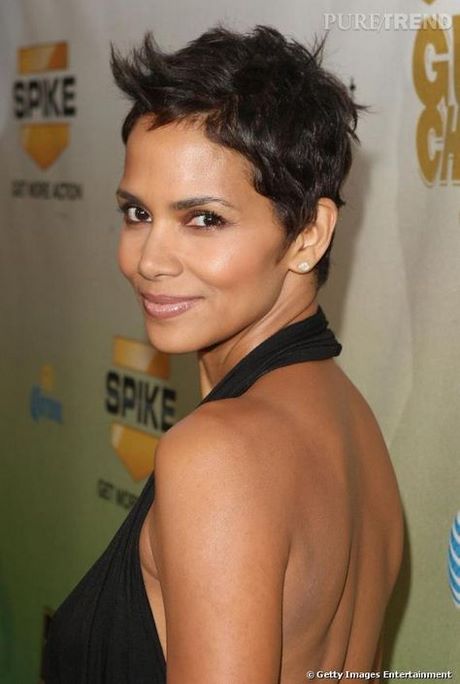 Halle berry cheveux courts halle-berry-cheveux-courts-43_3 