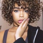 Cheveux court curly
