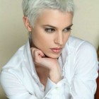 Coupe courte femme cheveux blancs